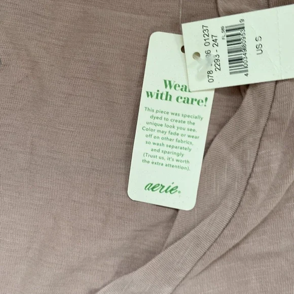 NEW aerie Women's Oversized Short Sleeve V Neck Tee Shirt Size Small NWT - Picture 3 of 14